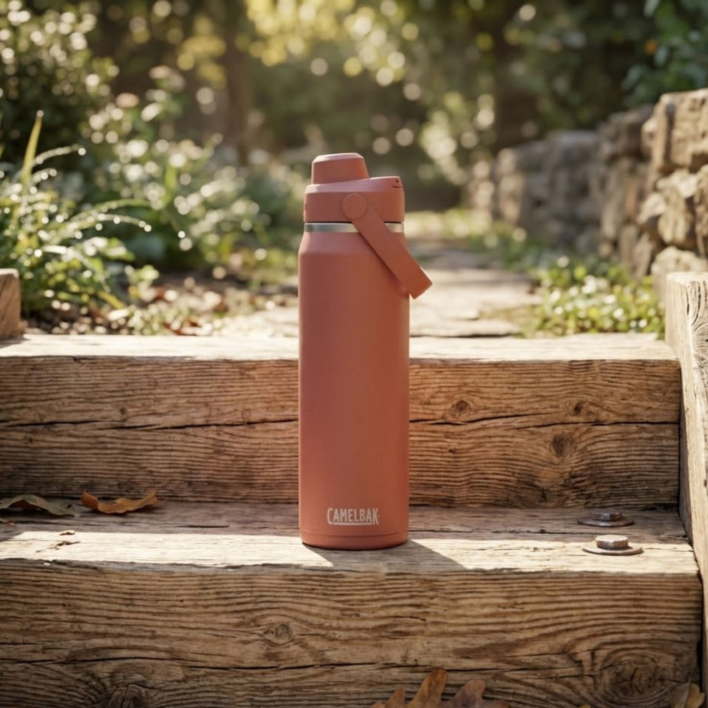 GARRAFA TERMICA CAMELBAK THRIVE CHUG VSS 25OZ / 740ML - SIERRA RED (VERMELHO)